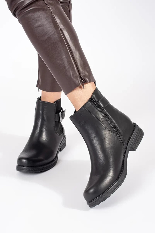 Dámske topánky na nízkom podpätku s... Dámske topánky na nízkom podpätku s...