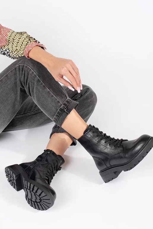 Čierne kožené topánky na platforme...