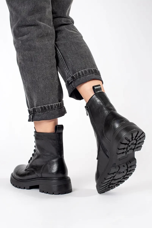 Čierne kožené topánky na platforme...