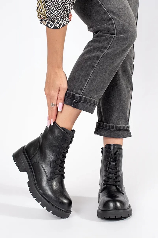 Čierne kožené topánky na platforme...