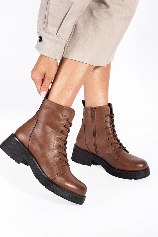 Hnedé topánky s hrubou podrážkou... Hnedé topánky s hrubou podrážkou...