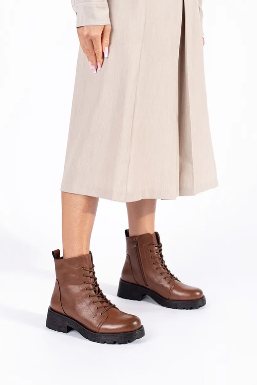 Hnedé topánky s hrubou podrážkou... Hnedé topánky s hrubou podrážkou...