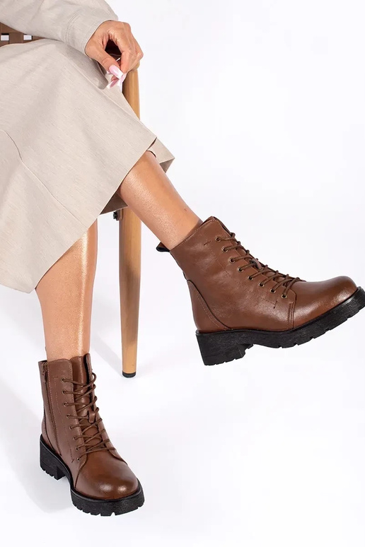 Hnedé topánky s hrubou podrážkou... Hnedé topánky s hrubou podrážkou...