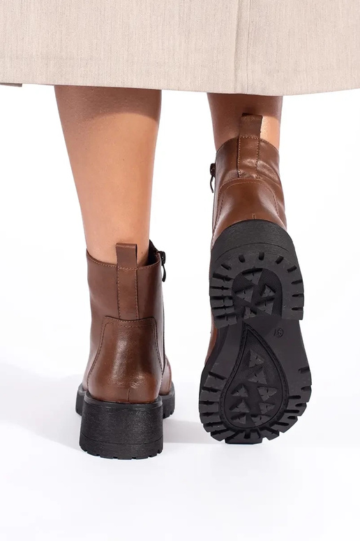 Hnedé topánky s hrubou podrážkou... Hnedé topánky s hrubou podrážkou...