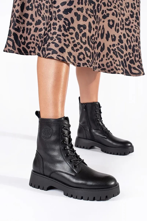 Čierne šnurovacie dámske topánky na... Čierne šnurovacie dámske topánky na...