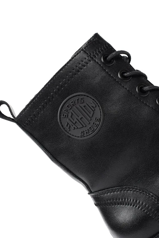 Čierne šnurovacie dámske topánky na... Čierne šnurovacie dámske topánky na...