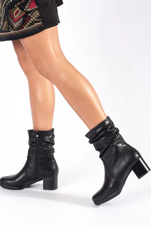 Čierne kožené dámske topánky s... Čierne kožené dámske topánky s...