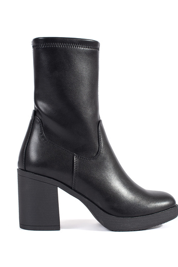 čierne dámske topánky na...