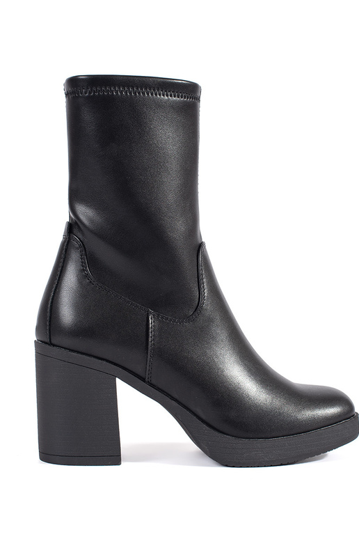 čierne dámske topánky na podpätku...