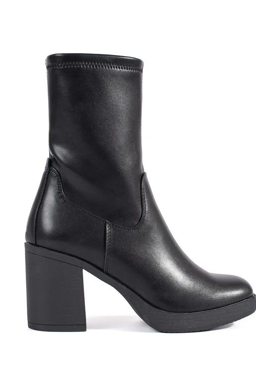 čierne dámske topánky na podpätku...