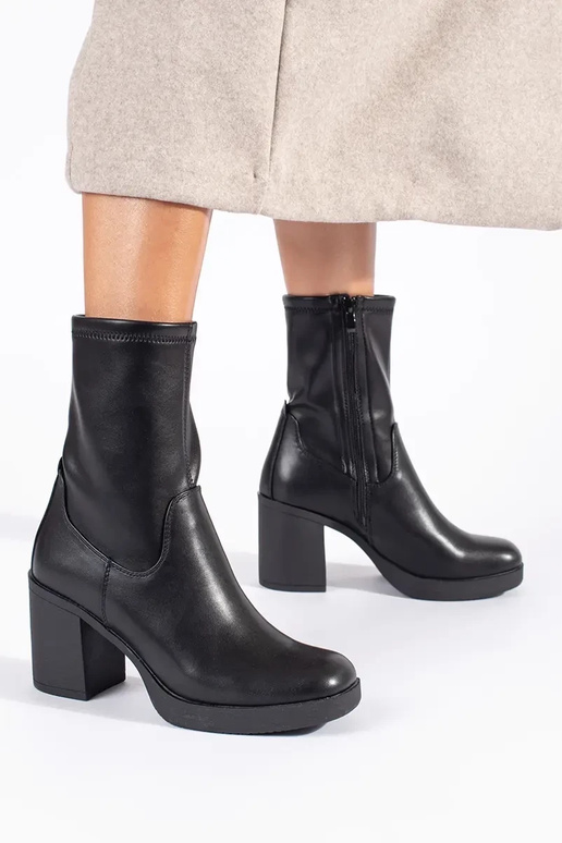 čierne dámske topánky na podpätku...