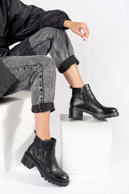 Dámske čierne kožené topánky s... Dámske čierne kožené topánky s...