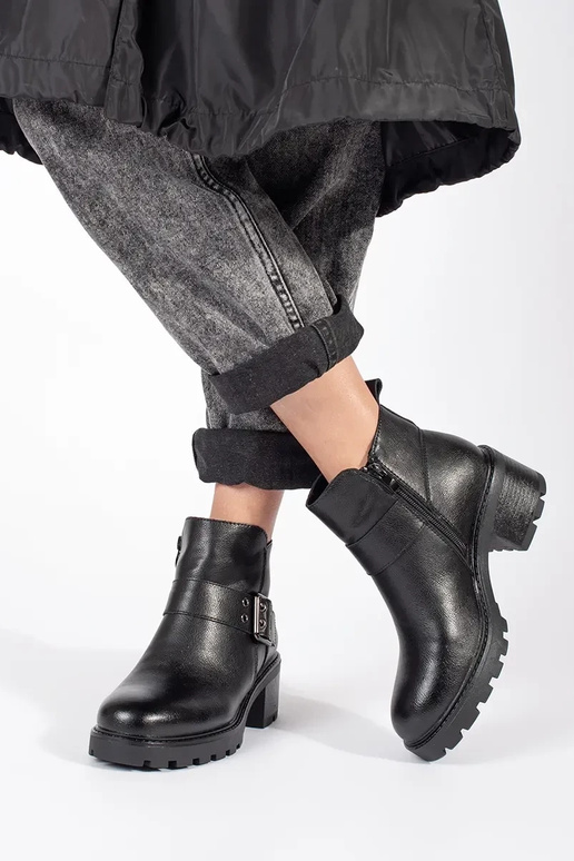 Dámske čierne kožené topánky s... Dámske čierne kožené topánky s...