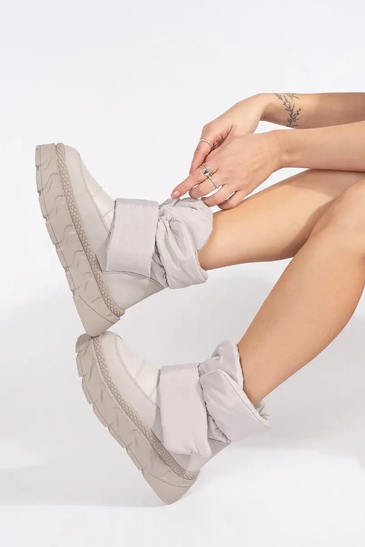 sivá izolované Dámske snehule na... sivá izolované Dámske snehule na...