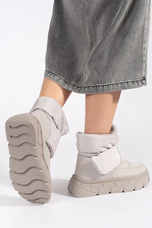 sivá izolované Dámske snehule na... sivá izolované Dámske snehule na...