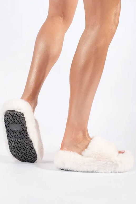 Béžové kožušinové sandále na platforme Béžové kožušinové sandále na platforme