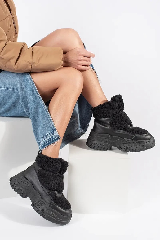 Čierne snehové topánky na platforme s... Čierne snehové topánky na platforme s...