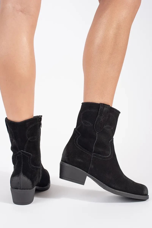 Čierne kožené kovbojské topánky... Čierne kožené kovbojské topánky...