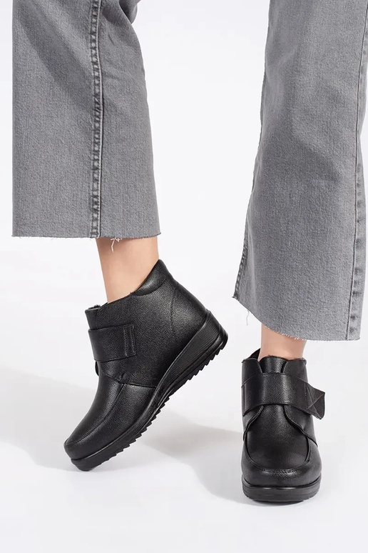 čierna izolované dámske čižmy na kline čierna izolované dámske čižmy na kline