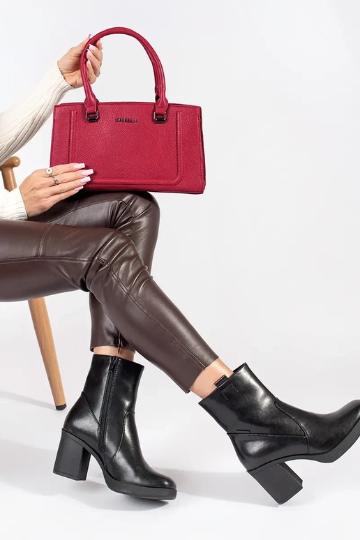 Červená klasická elegantná kabelka