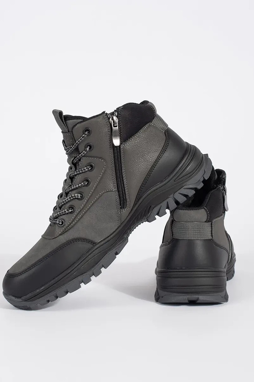 Trekové topánky v sivej farbe