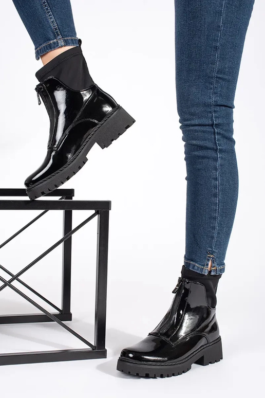 s lakovým efektom čierna dámske čižmy...