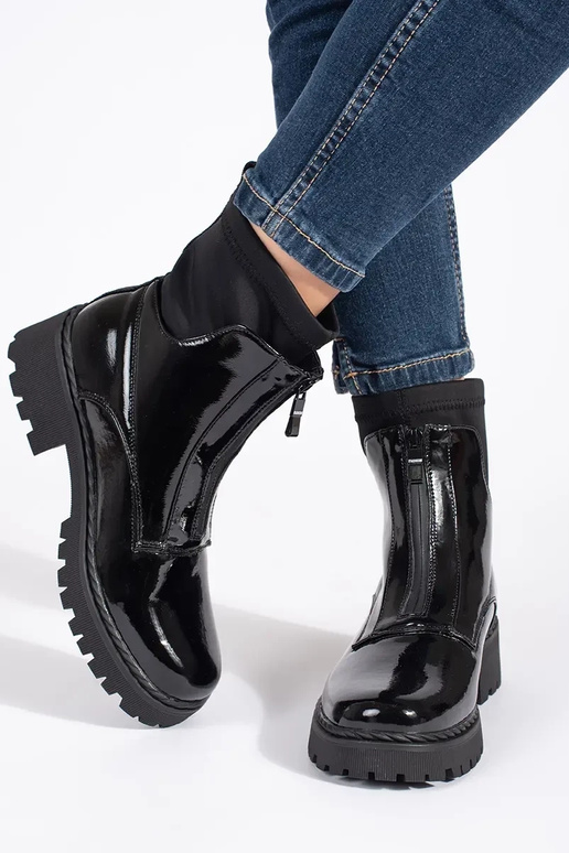 s lakovým efektom čierna dámske čižmy...