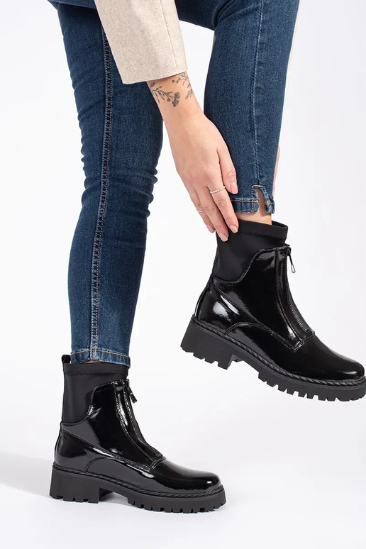 s lakovým efektom čierna dámske čižmy...