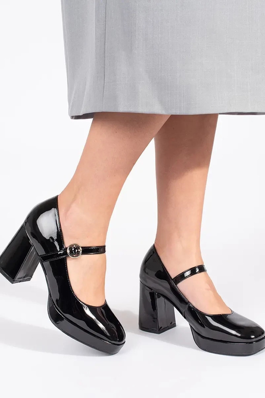 Čierne lakované dámske členkové...