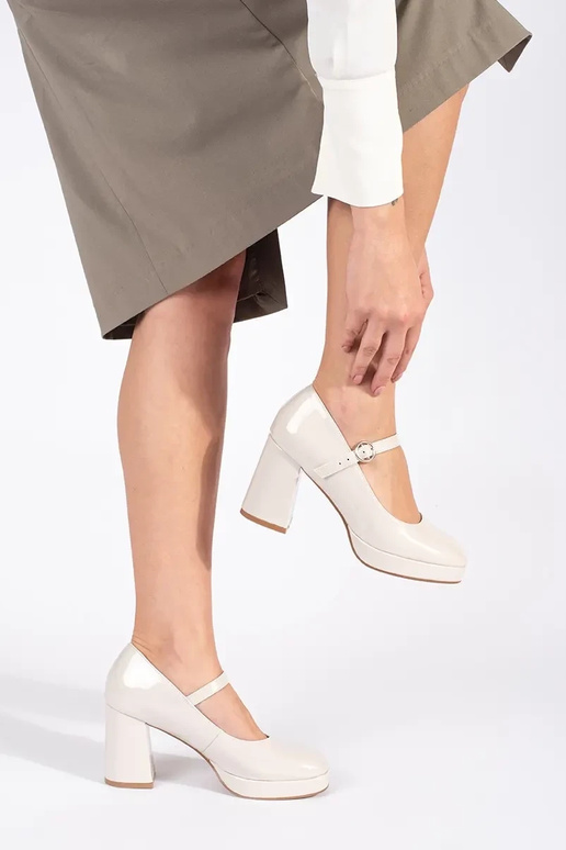 Béžové lakované dámske členkové...