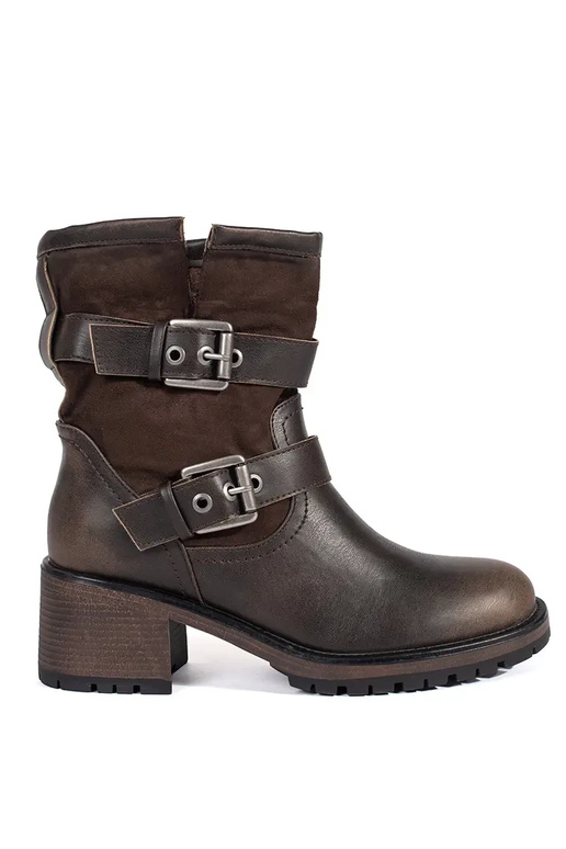 Hnedá farba dámske čižmy na vysokých... Hnedá farba dámske čižmy na vysokých...