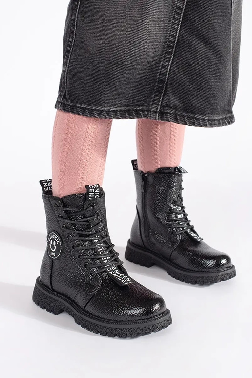 čierna čipkovaný čižmy izolované srsť