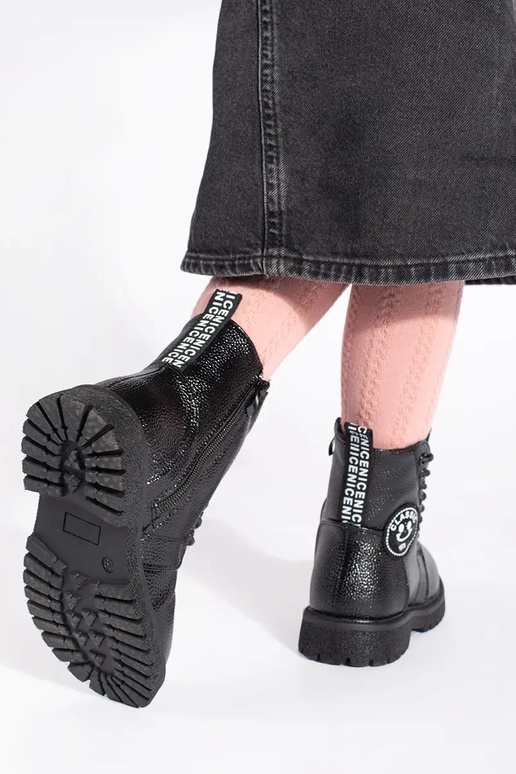 čierna čipkovaný čižmy izolované srsť