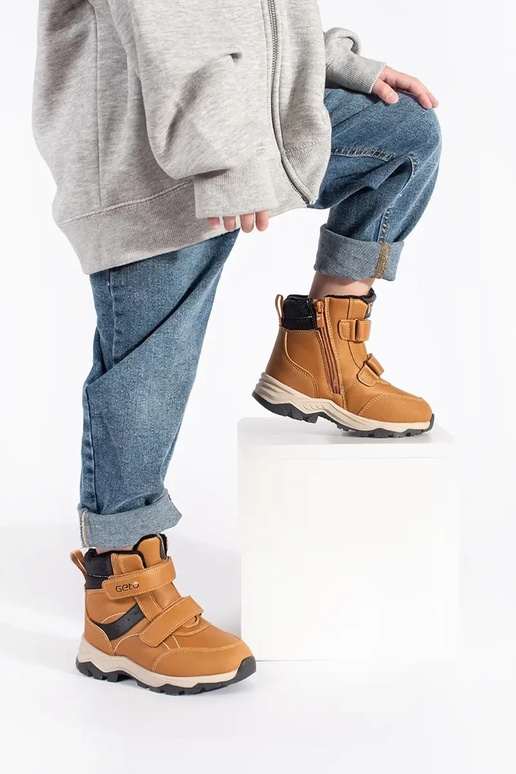 zahriať sa chlapčenský trzeIniki...