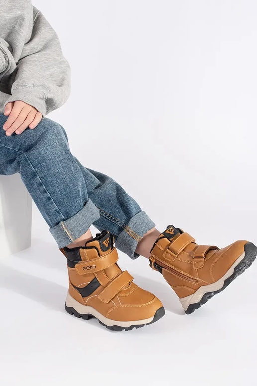 zahriať sa chlapčenský trzeIniki...