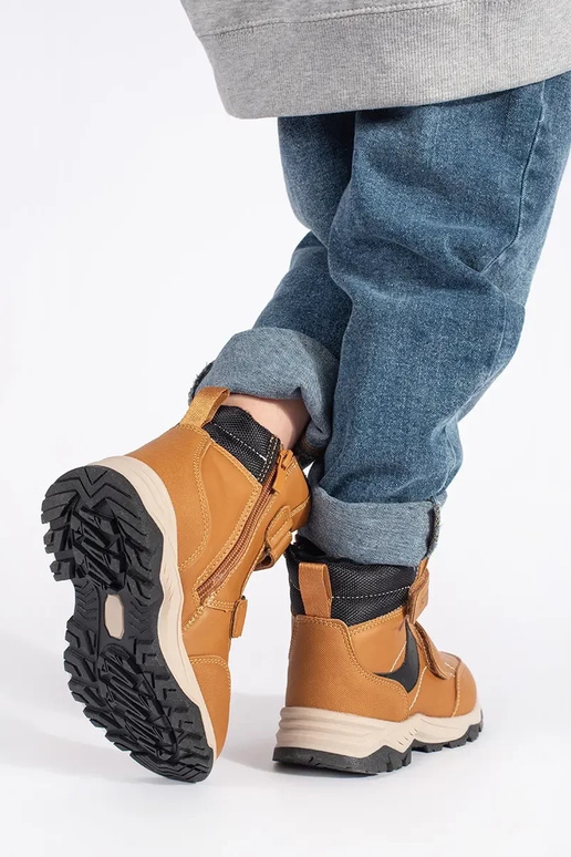 zahriať sa chlapčenský trzeIniki...