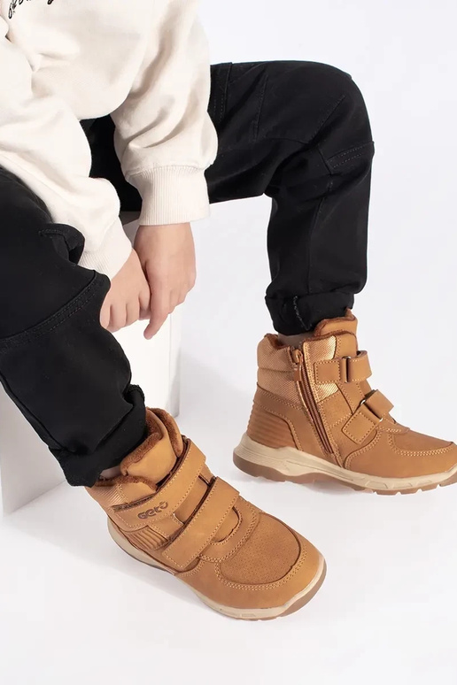 zahriať sa chlapčenský trzeIniki...