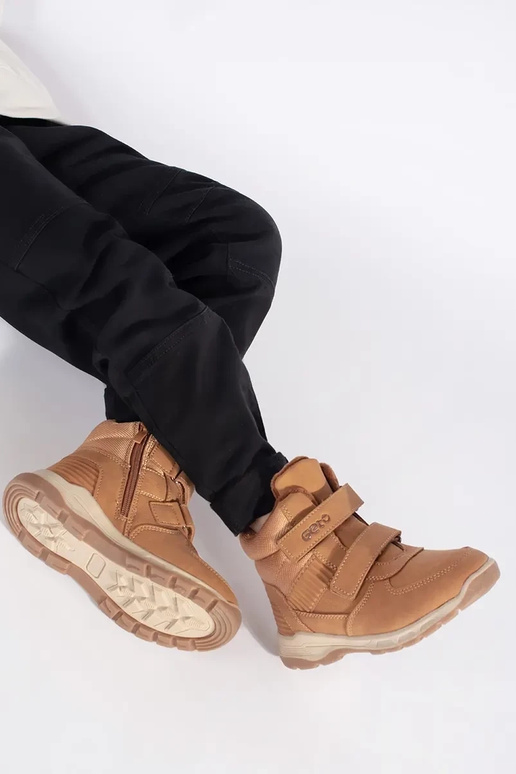 zahriať sa chlapčenský trzeIniki...