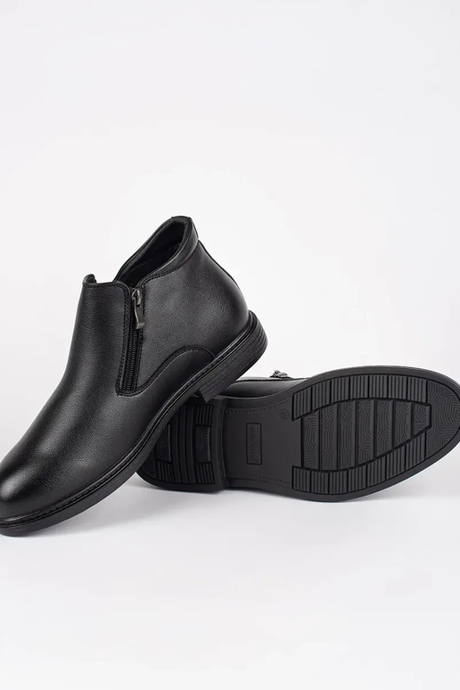 čierna zima čižmy pánske izolované