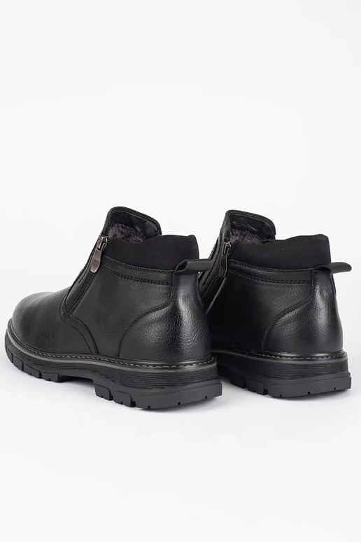 čierna zima čižmy pánske izolované