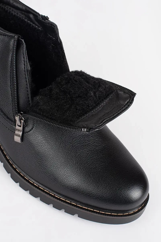 čierna zima čižmy pánske izolované