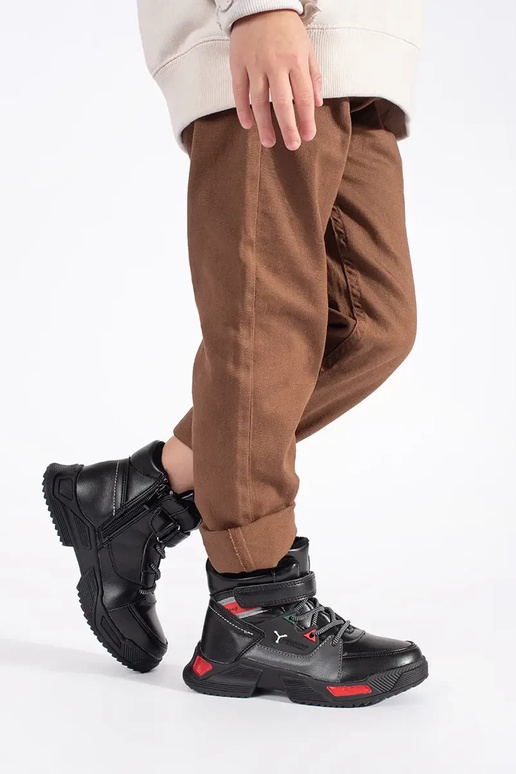 čierna izolované trzeIniki chlapčenský