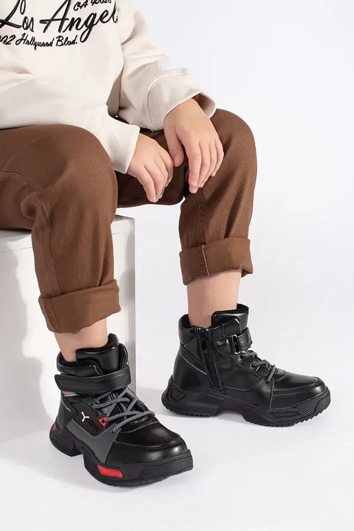 čierna izolované trzeIniki chlapčenský