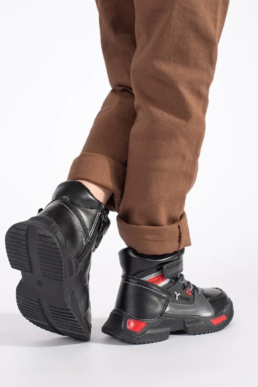 čierna izolované trzeIniki chlapčenský