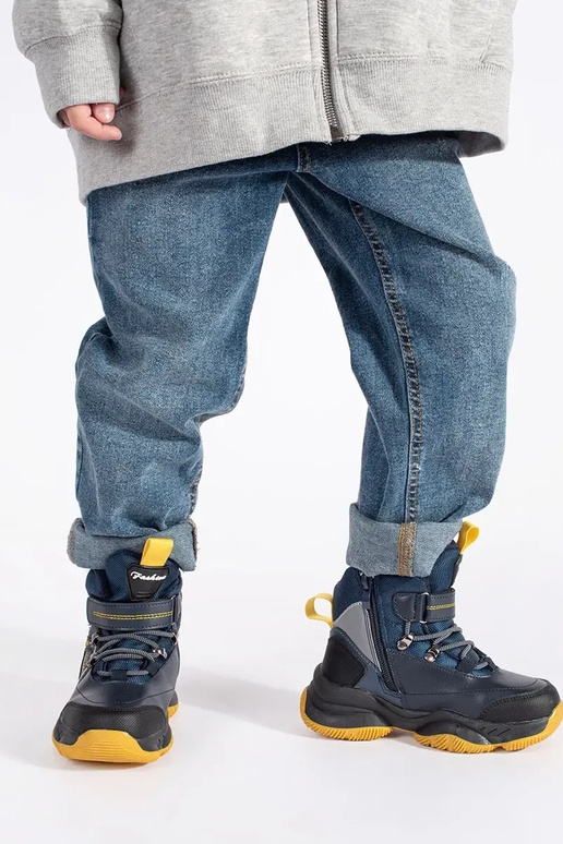 Vysoká izolované trzeIniki chlapčenský