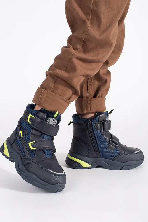 tmavomodrá izolované trzeIniki...