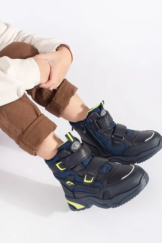 tmavomodrá izolované trzeIniki...