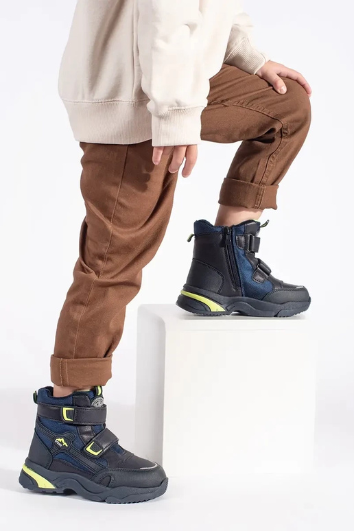 tmavomodrá izolované trzeIniki...