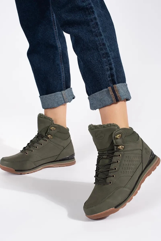 khaki farby Trekingové topánky izolované