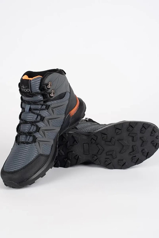 sivá izolované trekking topánky pánske